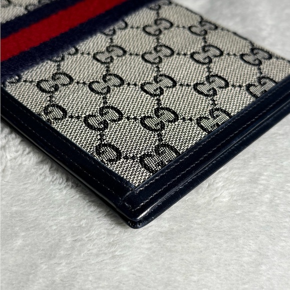 Authentic GUCCI GG Supreme Canvas Billfold - Picture 9 of 9